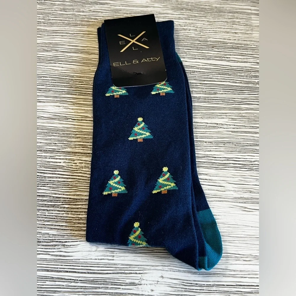 🆕 Men's Festive Navy Socks with Christmas Tree Design